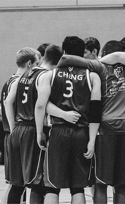 Royal Holloway's Men's Basketball team in a huddle