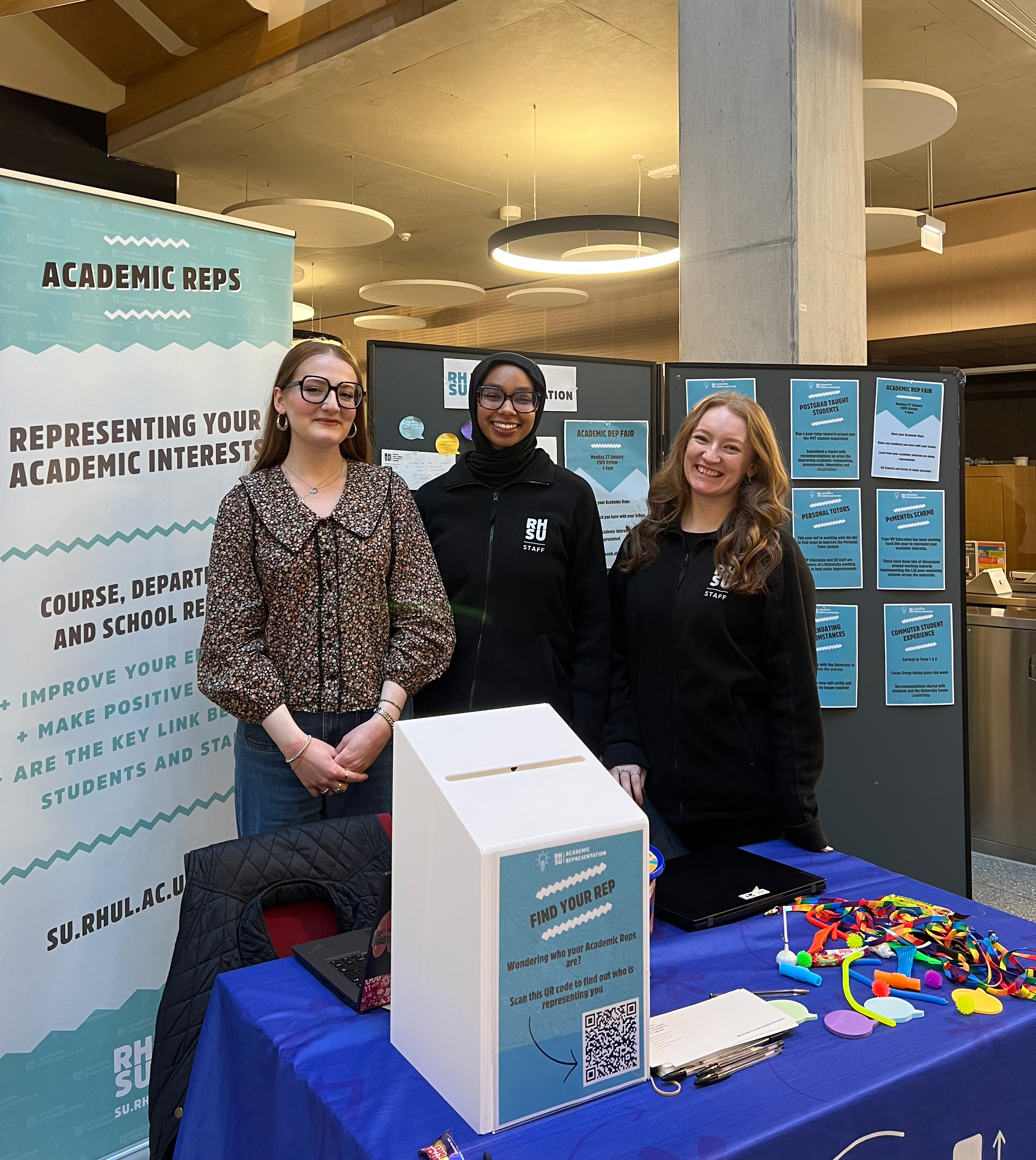 Academic reps speaking with students at a Students' Union stand